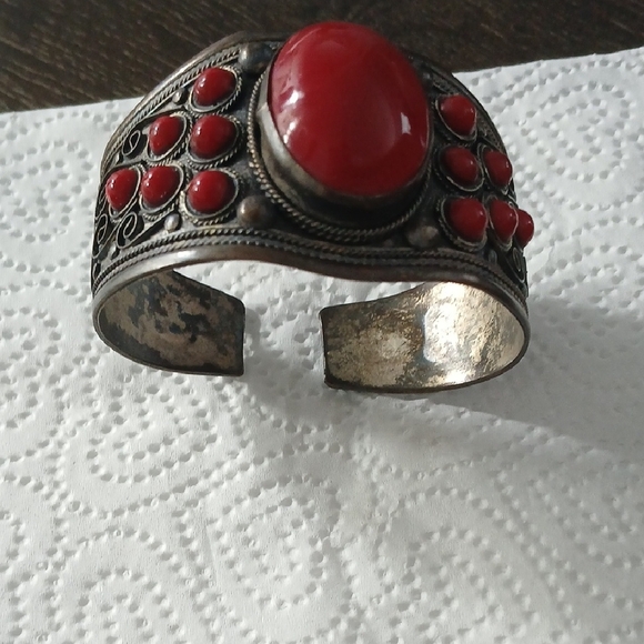 Vintage Red Stone Cuff Bracelet - Picture 5 of 5
